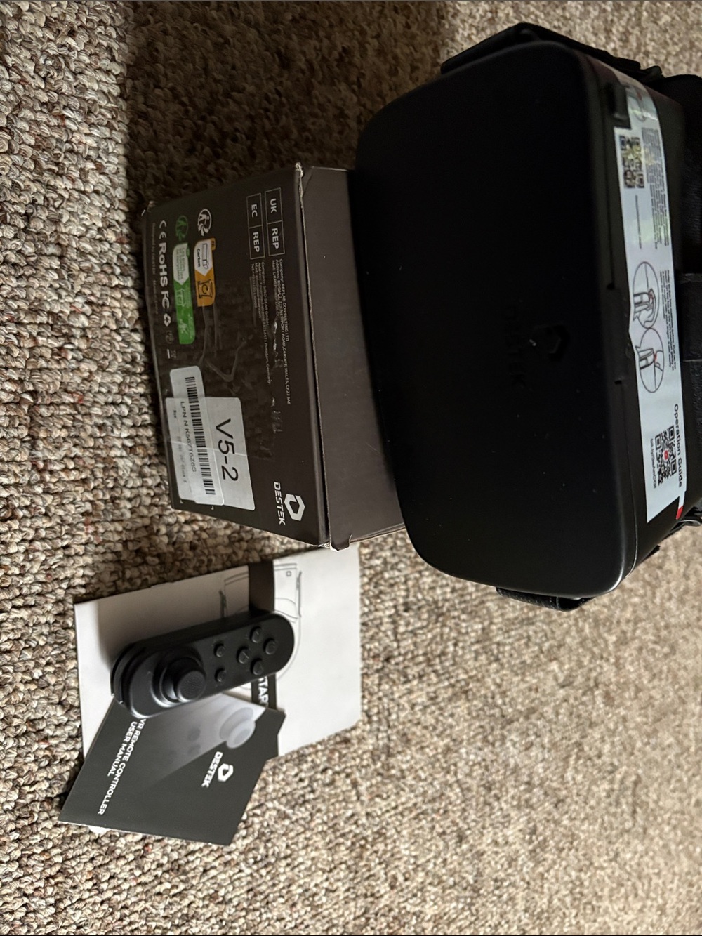 New  Destek  Wireless VR Headset with Controller - Black Box is damaged on botto